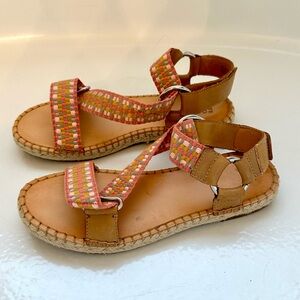 Women's Frye and Co. embroidered sandals sz 9